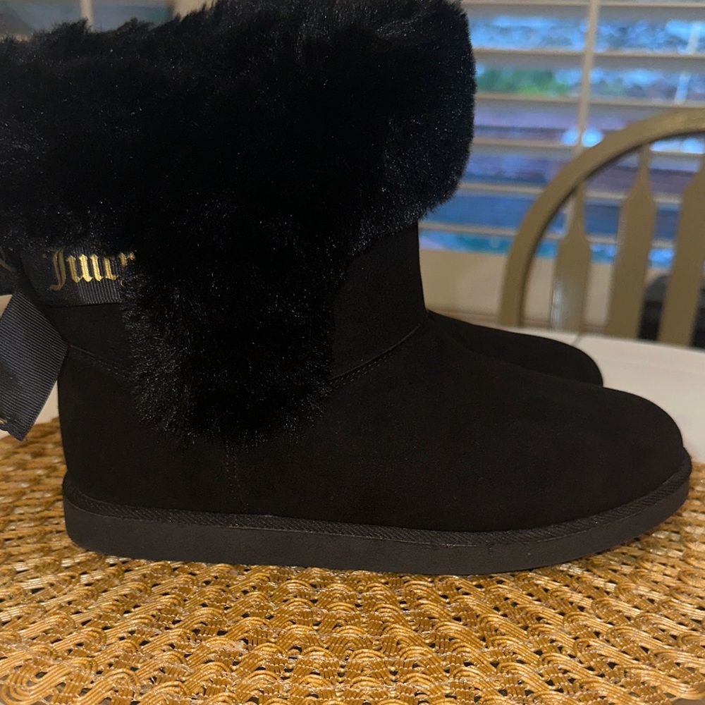 Juicy Couture Black Boots with Fur and Ribbon - Picture 4 of 9